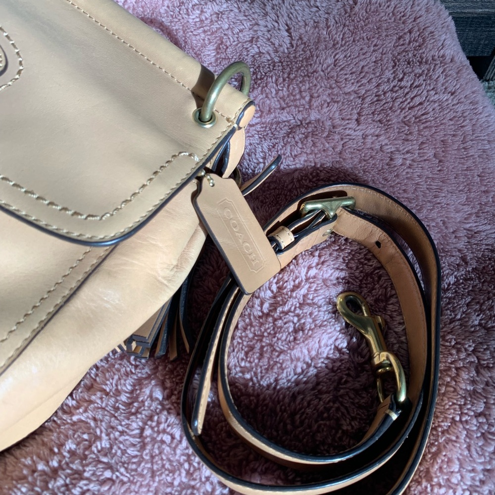 Coach Willis  Light Tan Leather Shoulder Bag with Gold Hardware - Picture 11 of 11